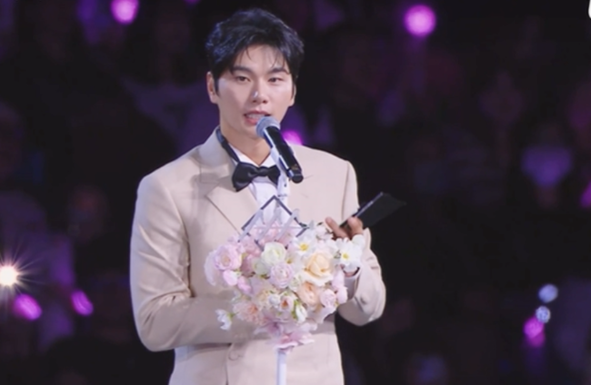 위버스 화면 캡처