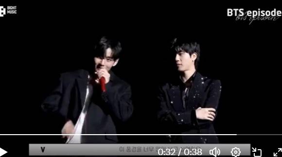 무대에 등장한 뷔와 석진