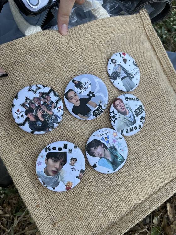 가오슝 내셔널 스타디움에서 개최되는 '10주년 AAA 2025'을 찾은 코르티스 팬들/사진=최혜진 기자