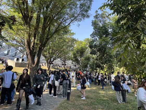 가오슝 내셔널 스타디움에서 개최되는 '10주년 AAA 2025'을 찾은 팬들/사진=최혜진 기자