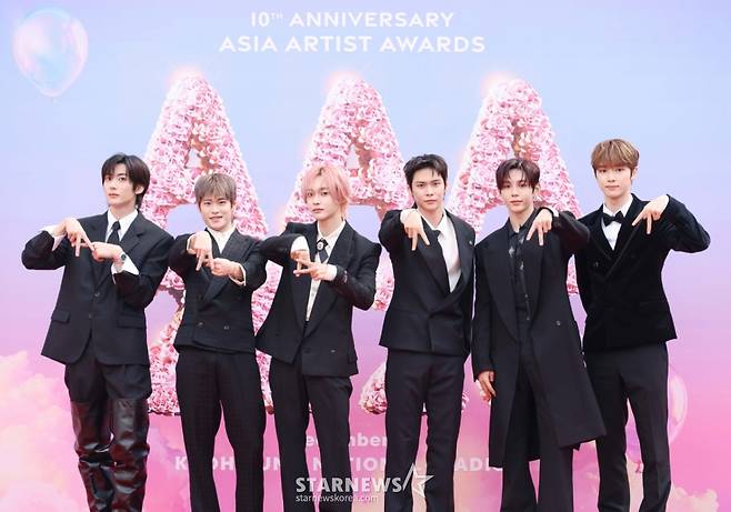 그룹 라이즈가 6일 대만 가오슝 내셔널 스타디움에서 진행된 스타뉴스 주최 '10주년 아시아 아티스트 어워즈 2025(10th Anniversary Asia Artist Awards 2025, '10주년 AAA 2025') 레드카펫 행사에 참석해 포즈를 취하고 있다.   12월 6일~7일 양일에 걸쳐 가오슝 내셔널 스타디움에서 펼쳐지는 '10주년 아시아 아티스트 어워즈 2025(10th Anniversary Asia Artist Awards 2025, '10주년 AAA 2025')'와 페스타 'ACON 2025'는 MTN(머니투데이방송)과 위버스(Weverse)를 통해 각각 TV와 온라인 스트리밍으로 생중계 된다.  /2025.12.06 /사진=이동훈 photoguy@