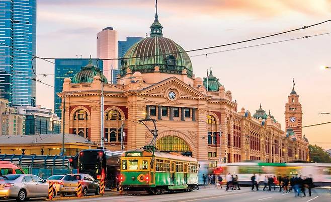 오래된 철도역인 플린더스 스트리트역. GETTYIMAGES