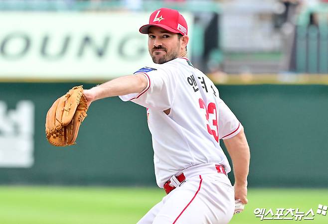 지난해와 올해 SSG 랜더스 소속으로 KBO리그 무대를 누빈 앤더슨이 미국으로 돌아간다. 6일 미국 매체 디애슬레틱에 따르면, 앤더슨은 미국 메이저리그(MLB) 디트로이트 타이거즈와 1년 보장 계약에 합의했다. 해당 계약에는 2027년 구단 옵션이 포함됐다. 엑스포츠뉴스 DB