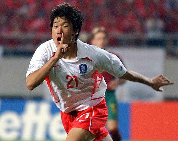 사진은 2002년 6월 14일 인천 문학경기장에서 열린 2002 월드컵 포르투갈전에서 결승골을 넣고 세리모니하는 박지성. /연합뉴스DB