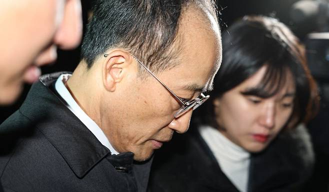 12·3 비상계엄 당시 국민의힘 원내대표 지위를 이용해 의원들의 계엄 해제 표결 참여를 방해한 혐의를 받는 국민의힘 추경호 의원이 지난 2일 서울 서초구 서울중앙지방법원에서 열린 구속 전 피의자 심문(영장실질심사)을 마친 뒤 법정을 나서고 있다. (사진=연합뉴스)