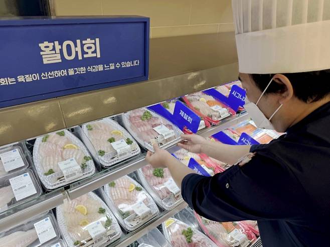 대형마트 휴무일? 이마트·롯데마트·홈플러스·코스트코 ‘통큰할인’ = 이마트·롯데마트·홈플러스·코스트코 등 대형마트가 이번 주는 각사별 특색있는 할인행사에 돌입한다. 특히, 이마트는 &nbsp;‘고래잇페스타’ 2주차를, 롯데마트는 먹거리·장난감 등 ‘통큰할인’ 을, 홈플러스는 'CRAZY 4일 특가'로 가성비 수요 공략에 마지막 승부수를 띄우고 있다. ©사진=이마트: 대형마트 휴무일? 이마트·롯데마트·홈플러스‧코스트코 등 마트 휴일, 쉬는날&nbsp;