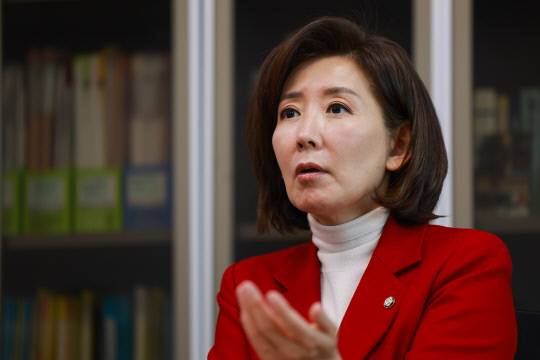 국민의힘 지방선거총괄기획단장인 나경원 의원이 지난 5일 서울 여의도 국회 의원회관에서 연합뉴스와 인터뷰하고 있다. 연합뉴스