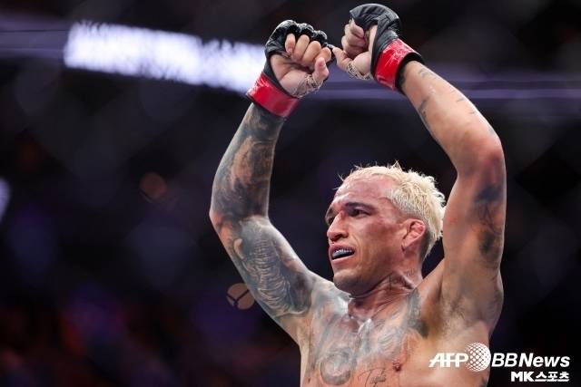 올리베이라는 지난 일리야 토푸리아와의 라이트급 타이틀전에서 패배한 뒤 마테우스 감롯을 서브미션으로 꺾으며 다시 일어섰다. 그리고 자신이 원한대로 할러웨이와 맞대결을 펼치게 됐다. 사진=AFPBBNews=News1