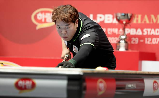 강동궁이 다니엘 산체스에 패하며 아쉬운 준우승을 차지했다. 사진은 7일 경기 고양 킨텍스 PBA스타디움에서 열린 2025-26시즌 8차 투어 하림 PBA-LPBA 챔피언십 PBA결승에 나선 강동궁. /사진=프로당구협회(PBA) 제공