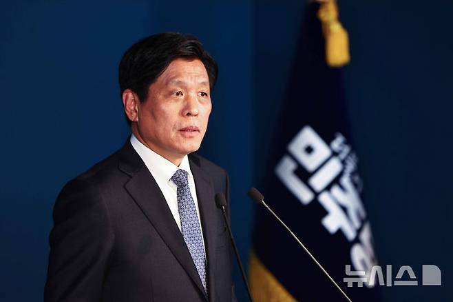 발언하는 조승래 사무총장