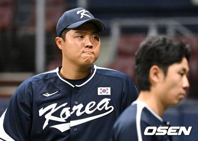 [OSEN=고척, 조은정 기자]류지현 감독이 이끄는 야구 대표팀이 5일 고척스카이돔에서 훈련을 진행했다.대표팀은 오는&nbsp;8일과 9일&nbsp;고척스카이돔에서 열리는 2025 K-베이스볼 시리즈 체코 대표팀과의 2경기를 시작으로&nbsp;15일과 16일 양일에 걸쳐 도쿄돔에서 일본 대표팀과 2경기를 치른다.&nbsp;야구 대표팀 한동희가 훈련을 하고 있다. 2025.11.05 /cej@osen.co.kr