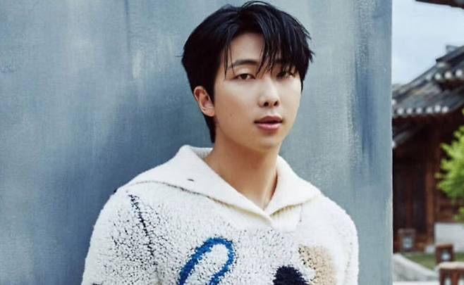 방탄소년단(BTS)의 리더 RM이 내년 봄 완전체 컴백을 앞두고 느낀 부담감을 털어놓았다. RM 인스타그램 캡처