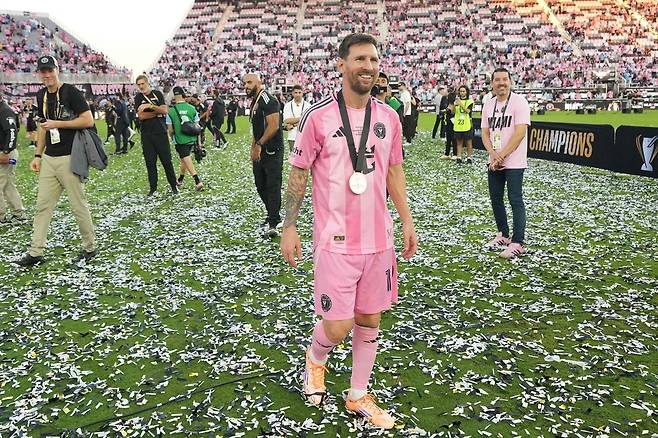 리오넬 메시가 7일 미국 플로리다주 포트로더데일의 체이스 스타디움에서 열린 2025 MLS컵에서 밴쿠버를 꺾고 우승한 뒤 기뻐하고 있다.     포트로더데일 | AFP연합뉴스