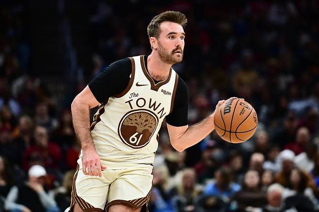 팻 스펜서가 7일 미국 오하이오주 클리블랜드의 로킷 아레나에서 열린 클리블랜드 캐벌리어스와의 2025~2026 미국프로농구 정규리그 원정 경기에서 드리블하고 있다.   클리블랜드 | Imagn Images연합뉴스