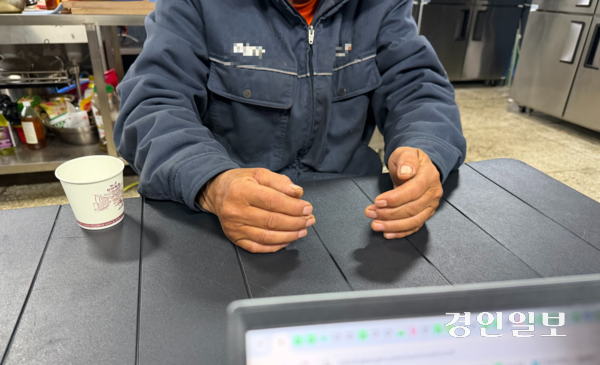 경기북부 모처에서 만난 60대 이모씨. 이씨는 30여년전부터 수렵활동을 해오며 22구경 불법 총기·실탄 유출 문제가 과거에서부터 이어져온 것이라고 설명했다. 2025.12.8 /조수현기자 joeloach@kyeongin.com