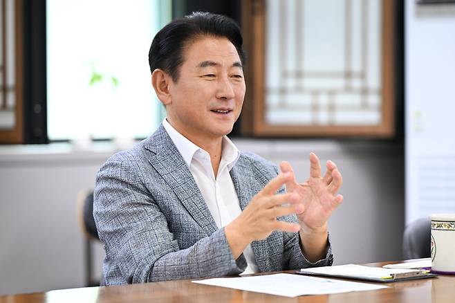 김동근 시장이 예산 방향에 대해 설명하고 있다. 사진=의정부시청