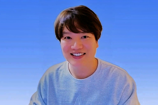 '몬스터 헌터 나우' 시즌8을 소개한 나이언틱의 신상석 디자이너.