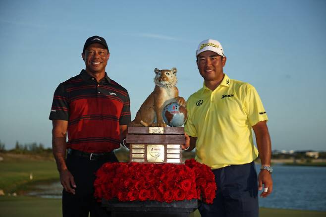 왼쪽부터 타이거 우즈와 마쓰야마 히데키.(사진=AFPBBNews)
