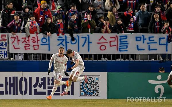 바사니(왼쪽), 갈레고(오른쪽, 부천FC). 서형권 기자