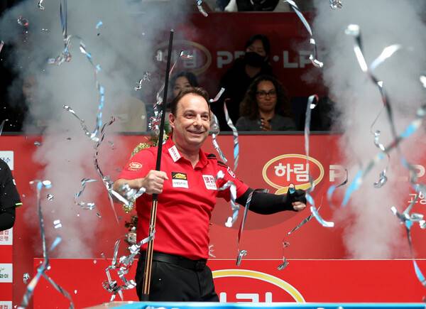 다니엘 산체스가 7일 열린 2025~2026 8차 투어 하림 챔피언십에서 우승한 뒤 기뻐하고 있다. PBA 제공