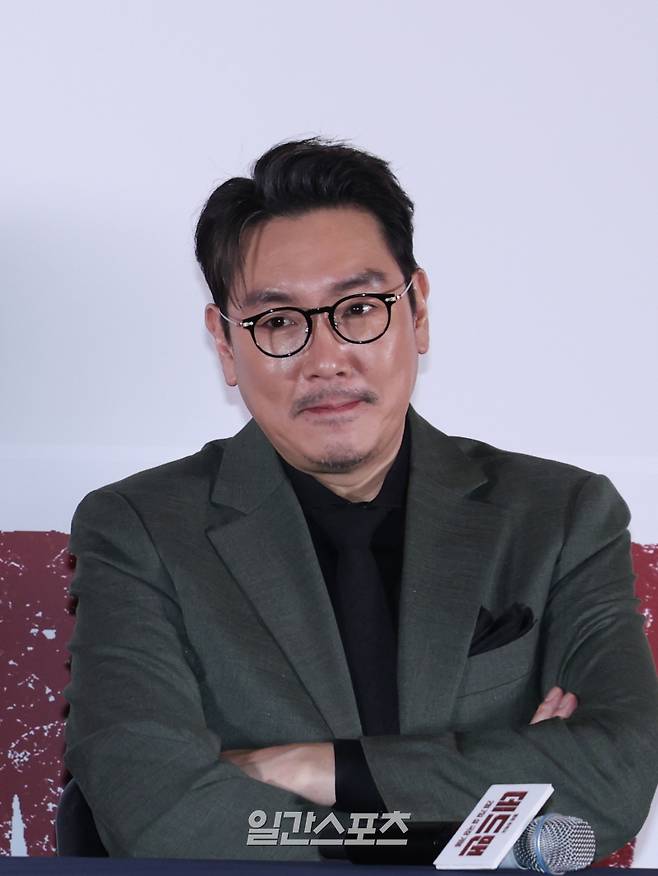 배우 조진웅이 29일 오후 서울 강남구 메가박스 코엑스에서 열린 영화 '데드맨' 언론시사회 및 기자간담회에 참석해 취재진과의 질의응답 시간을 갖고 있다. 서병수 기자 qudtn@edaily.co.kr /2024.01.29/