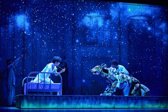 Actor Park Jeong-min acts as Pi in the ongoing play, ″Life of Pi,″ staged at the GS Arts Center in Gangnam District, southern Seoul, set to run through March 2. [S&CO]