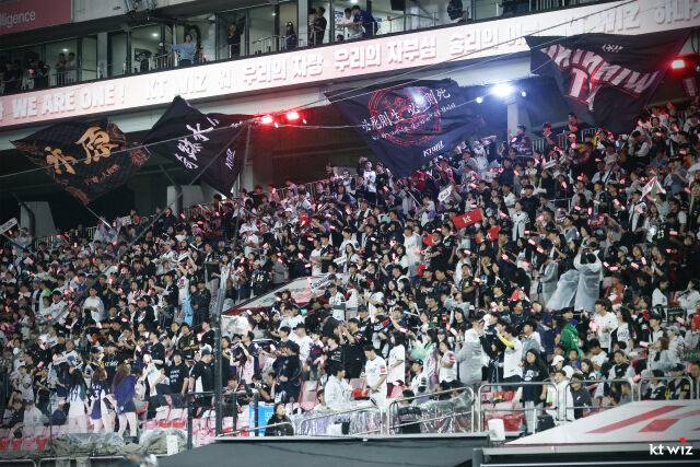 야구장을 가득 채운 KT 위즈 팬들./KT 위즈