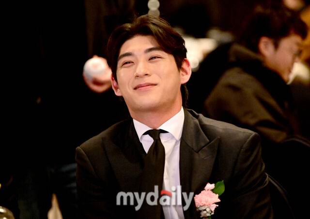 2025년 12월 8일 서울 청담동 리베라 호텔에서 '2025 뉴트리디데이 일구상 시상식'이 열렸다. 샌프란시스코 자이언츠 이정후가 환하게 웃고 있다./청담=유진형 기자