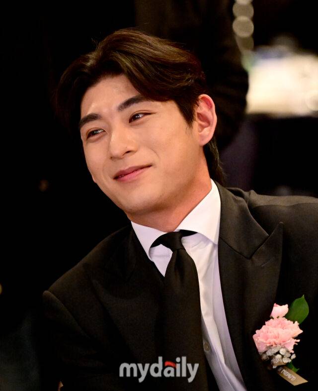 2025년 12월 8일 서울 청담동 리베라 호텔에서 '2025 뉴트리디데이 일구상 시상식'이 열렸다. 샌프란시스코 자이언츠 이정후가 환하게 웃고 있다./청담=유진형 기자 zolong@mydaily.co.kr