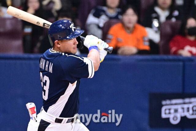 9일 오후 서울 구로구 고척스카이돔에서 진행된 '2025 NAVER K-BASEBALL SERIES' 대한민국-체코와의 평가전 경기. 대한민국 안현민이 3회초 안타를 때리고 있다./마이데일리