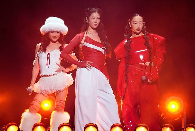 [잉글우드=AP/뉴시스] 왼쪽부터 레이 아미, 이재, 오드리 누나.