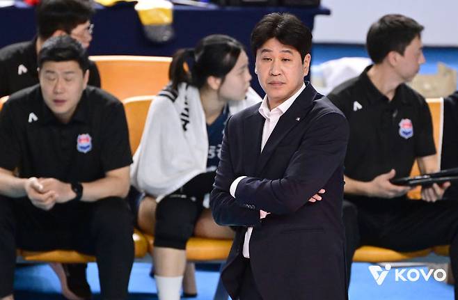 [서울=뉴시스]여자배구 한국도로공사 김종민 감독. (사진=KOVO 제공)