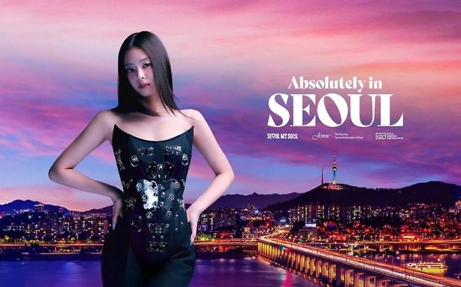 서울시와 서울관광재단의 글로벌 관광 캠페인 ‘Absolutely in Seoul’ 홍보 이미지. 한강과 남산타워를 배경으로 서울 관광 명예홍보대사가 출연했다. 서울은 올해 유로모니터 선정 세계 매력적인 여행지 10위에 올랐다. 사진=서울관광재단