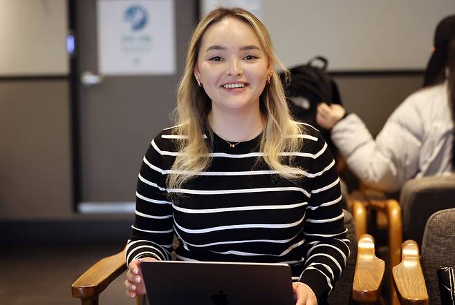 인터뷰하는 파시니나 야나(24) 촬영 천경환 기자