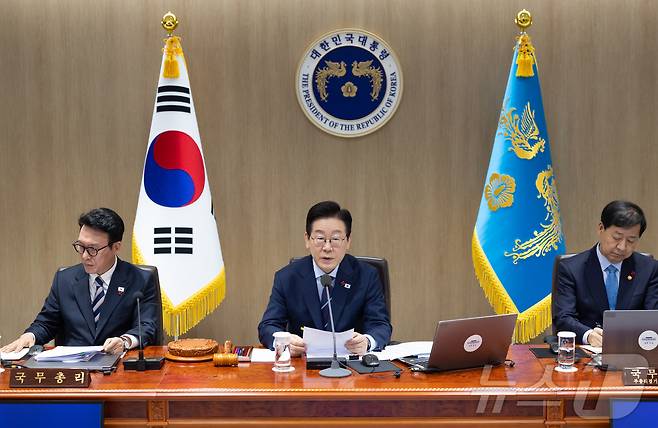 이재명 대통령이 2일 서울 용산 대통령실 청사에서 열린 국무회의에서 발언하고 있다. (대통령실 제공. 재판매 및 DB 금지) 2025.12.2/뉴스1 ⓒ News1 이재명 기자