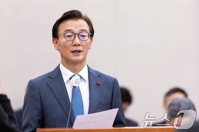 전재수 해양수산부 장관이 지난 1일 서울 여의도 국회에서 열린 제429회국회(정기회) 농림축산식품해양수산위원회에서 법안 통과 감사 인사를 하고 있다. 2025.12.1/뉴스1 ⓒ News1 이승배 기자