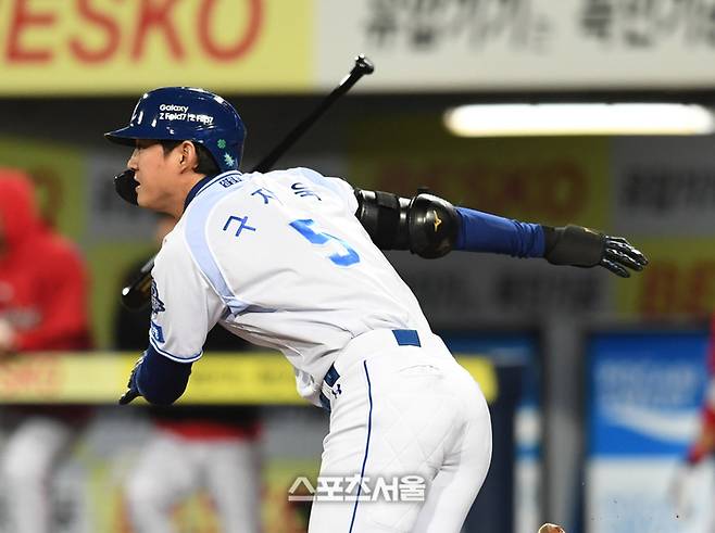 삼성 구자욱이 13일 대구 삼성라이온즈파크에서 열린 2025 KBO리그 SSG와의 준플레이오프 3차전 3회말 2사 2루 상황에서 SSG 선발 앤더슨을 상대로 1타점 2루타를 치고 있다. 대구 | 박진업 기자 upandup@sportsseoul.com