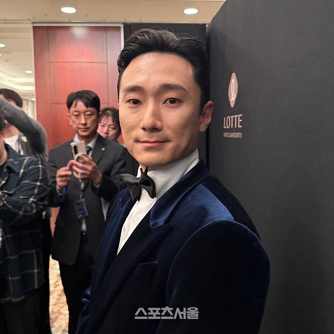 신민재가 골든글러브 시상식 전, 인터뷰에 임하고 있다. 롯데호텔월드 | 박연준 기자 duswns0628@sportsseoul.com