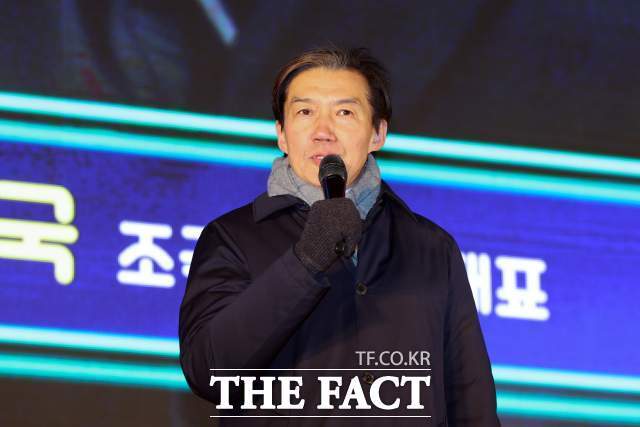 조국 조국혁신당 대표의 복귀에도 혁신당의 지지율은 여전히 지지부진한 모습이다. 조국 조국혁신당 대표가 12·3 비상계엄 사태 1년인 3일 서울 여의도 국회 앞에서 열린 '12.3 내란외환 청산과 종식, 사회대개혁 시민대행진'에서 발언하고 있다. /뉴시스