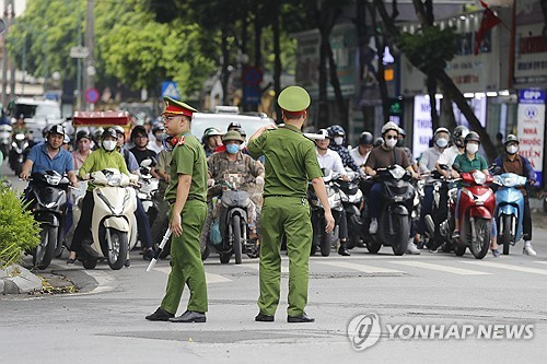 베트남 경찰관들 [EPA=연합뉴스]