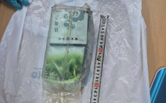 우도에서 발견된 '차'(茶) 봉지 위장 마약 [사진=제주지방해양경찰청]