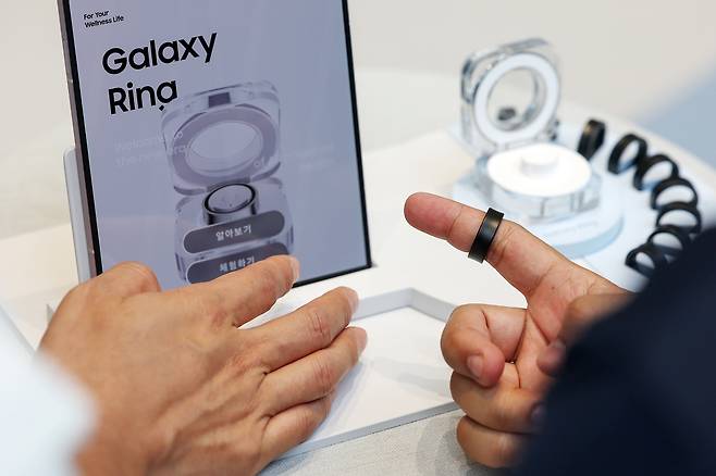 Customers try on the Galaxy Ring at the Samsung Store Hongdae in Mapo District, western Seoul, on July 11, 2024. [NEWS1]