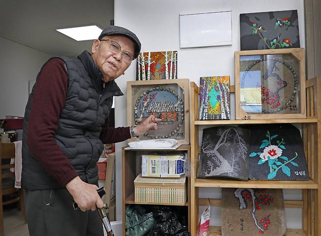 Kang Seon-bong, 86, speaks during an interview with the Korea JoongAng Daily at his residence on Sorok Island in Goheung County, South Jeolla, on Nov. 6. [PARK SANG-MOON]