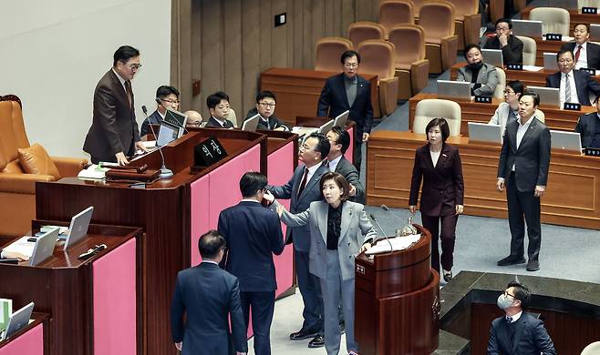 Rep. Na Kyung-won of the People Power Party complains after National Assembly Speaker Woo Won-shik turned off her microphone during her filibuster at the National Assembly in western Seoul on Dec. 9. [KIM SEONG-RYONG]
