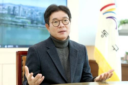이재명 대통령이 정원오 성동구청장을 공개 칭찬하자 여야가 ‘서울시장 선거 개입’ 논란으로 충돌했다. 사진은 정원오 서울 성동구청장. [사진 = 성동구청]