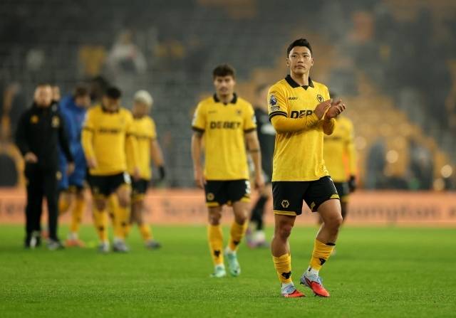 울버햄튼은 9일(한국시간) 영국 울버햄튼의 몰리뉴 스타디움에서 열린 맨체스터 유나이티드와의 2025-26 잉글리시 프리미어리그 15라운드 홈 경기에서 1-4 대패했다. 황희찬은 단 1초도 나오지 못했다. 사진=REUTERS=연합뉴스