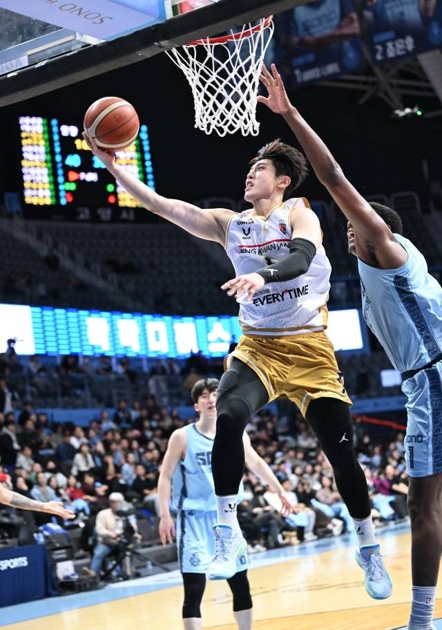 국가대표 가드 대전에서 변준형이 웃었다. 사진=KBL 제공