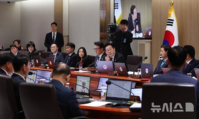 [서울=뉴시스] 고범준 기자 = 이재명 대통령이 9일 서울 용산 대통령실 청사에서 열린 국무회의에서 발언하고 있다. (대통령실통신사진기자단) 2025.12.09. bjko@newsis.com