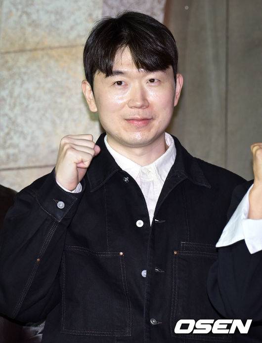 [OSEN=조은정 기자] 넷플릭스 '피지컬: 아시아' 제작발표회가 24일 오후 서울 강남구 웨스틴 서울 파르나스에서 열렸다.피지컬: 아시아는 한국, 일본, 태국, 몽골, 튀르키예, 인도네시아, 호주, 필리핀 등 8개국이 국기를 걸고 펼치는 피지컬 전쟁이다.&nbsp;장호기 PD가 포즈를 취하고 있다. 2025.10.24 /cej@osen.co.kr