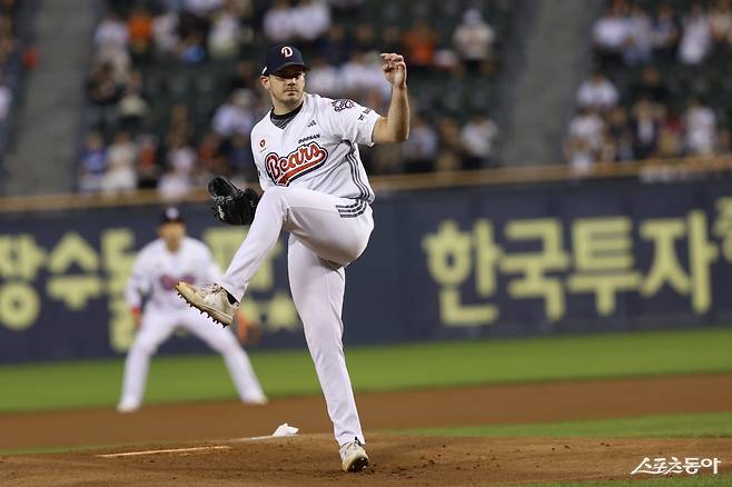 올 시즌 선발로테이션에서 꾸준한 활약을 펼친 잭 로그는 내년에도 두산과 동행할 예정이다. 사진제공｜두산 베어스